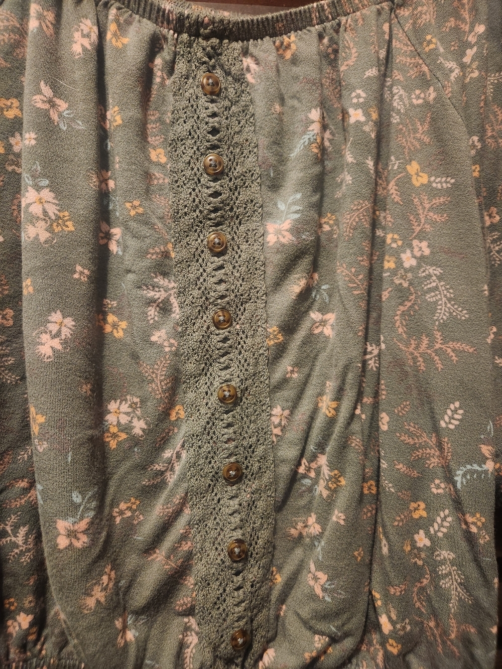 Mudd Grey Floral Button-Front Crop Top - Picture 2 of 4